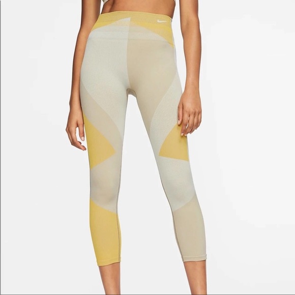 Nike Pants - 🎉HP🎉Nike Sculpt Lux Tight Fit 7/8 Leggings